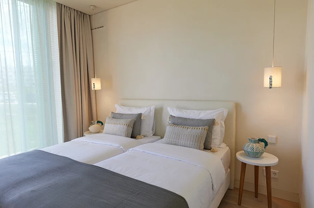 Quarto | White Shell